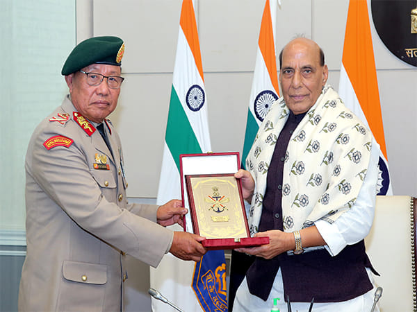 Chief Operations Officer of Royal Bhutan Army meets Defence Minister in New Delhi