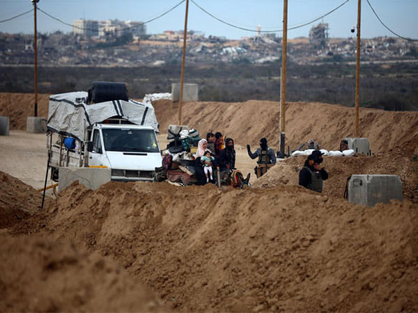 Israel issues warning as troops hold buffer zones in Gaza