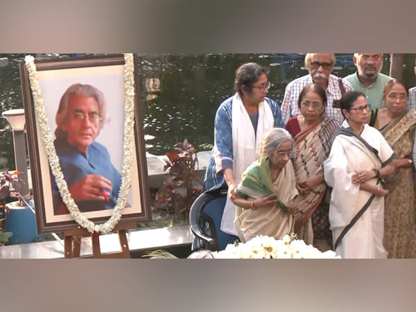 Mamata Banerjee pays tribute as veteran Bengali singer Pratul Mukhopadhyay passes away at 82