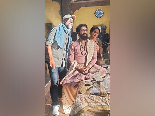 Divya Dutta drops BTS photos with Vicky Kaushal, Laxman Utekar from 'Chhaava' sets