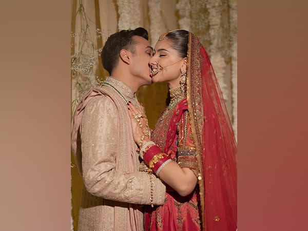 Anuv Jain ties knot with longtime girlfriend; check pics 