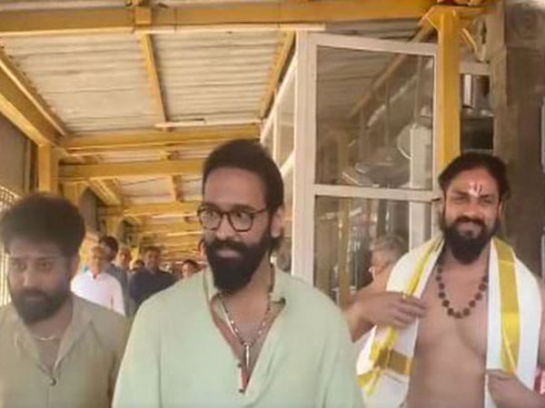 Vishnu Manchu offers prayers at Tirumala temple