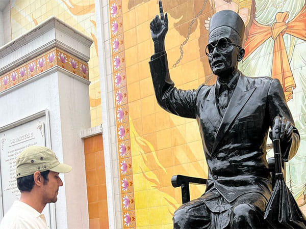 Randeep Hooda pays tribute to Veer Savarkar on his death anniversary, calls him a 