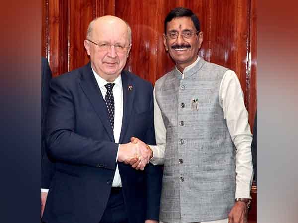 Raksha Rajya Mantri meets Commissioner for Defence & Space, European Commission 