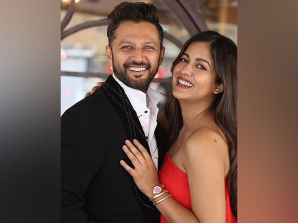 Ishita Dutta flaunts her baby bump as she is expecting her second child with Vatsal Sheth 