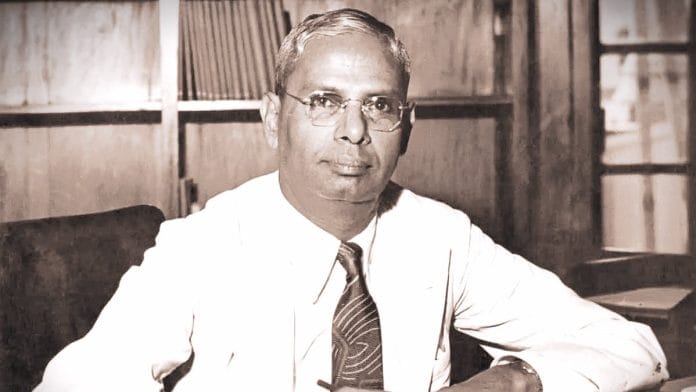 Shanmukham Chetty presenting India's first budget speech in 1947