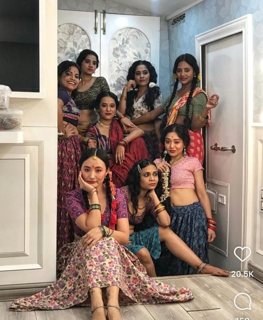 Chum Darang (left, on the ground) on the sets of Gangubai Kathiawadi | Photo: Instagram, @chum_darang