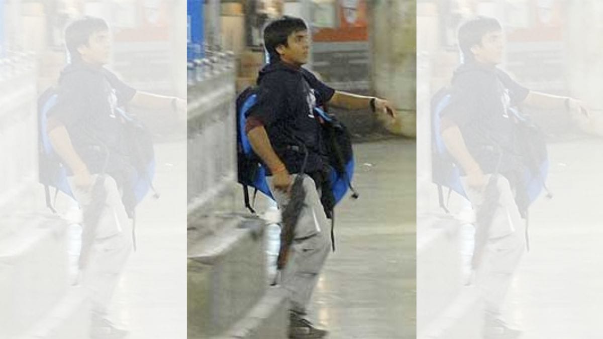 Amir Ajmal Kasaab at CST in Mumbai during the 26/11 terror attack | Wikimedia Commons