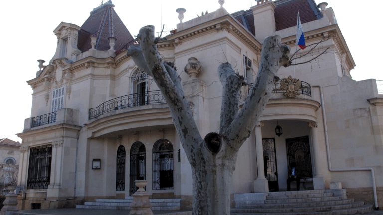 Molotov cocktails hurled at its consulate in French port city of Marseille, Russia demands probe