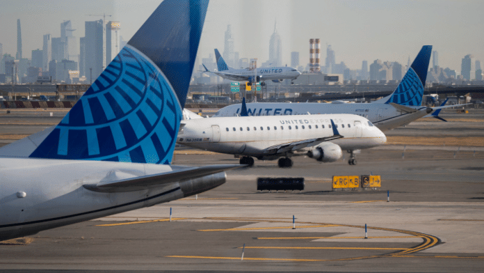 United Airlines planes land and prepare to take off at Newark Liberty International Airport. | Representational Image | File Photo | Vincent Alban | Reuters