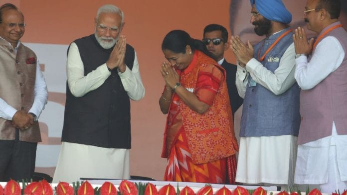BJP's Rekha Gupta greets PM Narendra Modi ahead of the swearing in ceremony | Praveen Jain | ThePrint