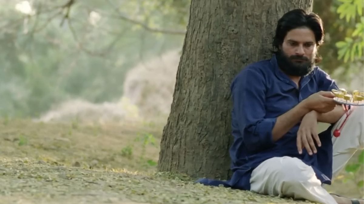 Jaideep Ahlawat in a still from Gangs of Wasseypur. He played Sardar Khan (Manoj Bajpayee)'s father, Shahid Khan | YouTube screengrab