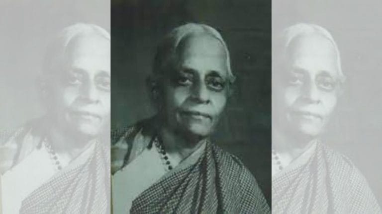 Why Ambujammal hid her pearl necklace when Gandhi came to her house