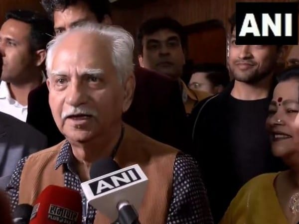 IIFA 2025: Ramesh Sippy attends special screening of 'Sholay' at Jaipur's Rajmandir Cinema