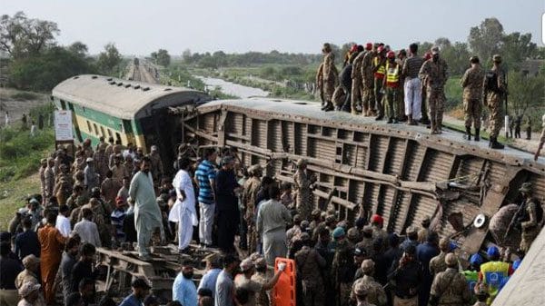 Pakistan: Armed men fire at Peshawar-bound train, Passengers taken hostage