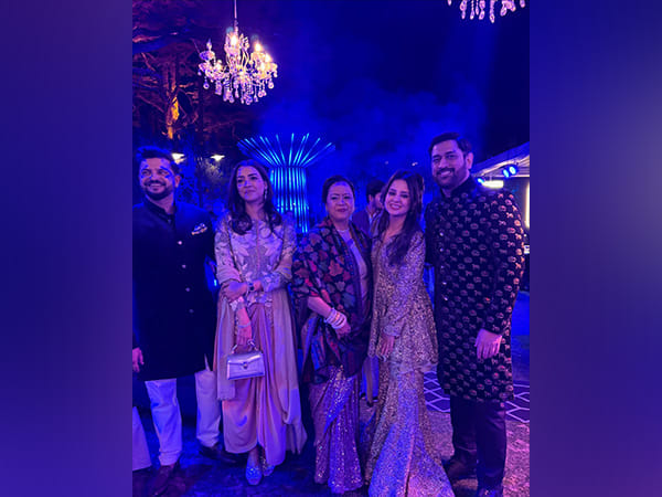 Viral video: MS Dhoni, Suresh Raina dance their hearts out at wedding of Pant's sister 