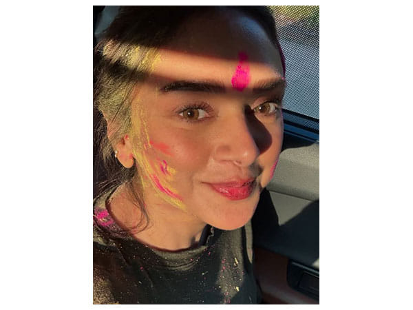 Holi 2025: Aditi Rao Hydari flaunts her face smeared with gulaal 
