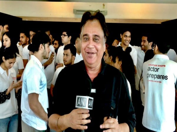 Manu Rishi Chadha conducts interactive session at Anupam's institute 'Actor Prepares'