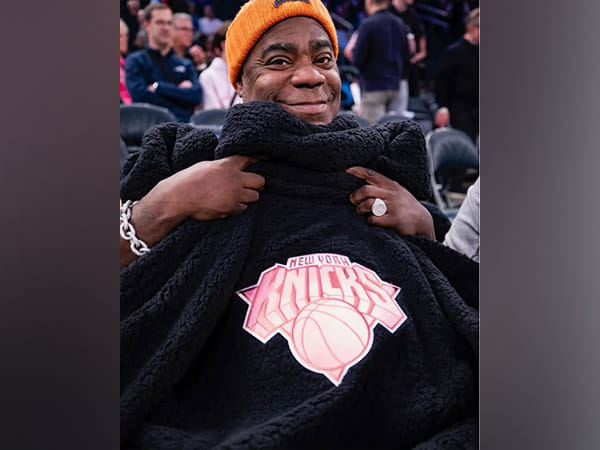 Tracy Morgan exits Knicks Game in wheelchair after appearing to vomit while sitting courtside