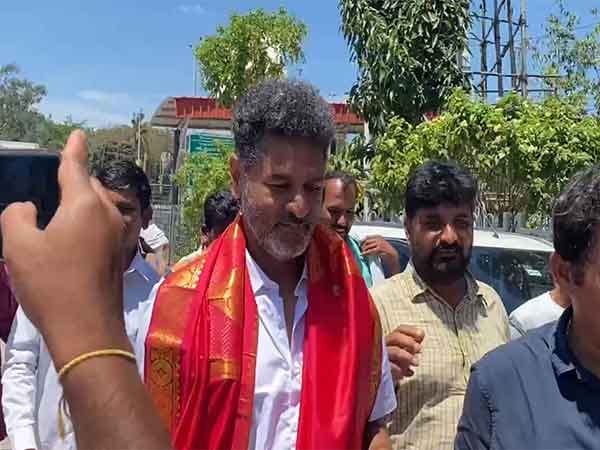 Prabhu Deva visits Tirumala Temple, receives blessings from priests 