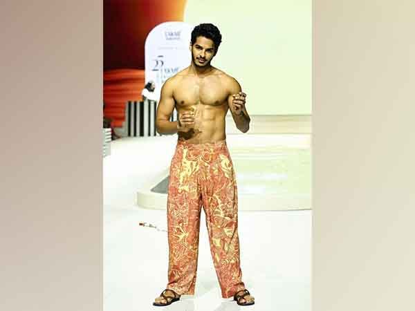 Lakme Fashion Week: Ishaan Khatter raises temperature as he flaunts his chiselled abs in shirtless avatar