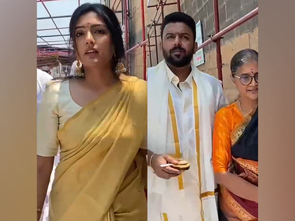 Actor Eesha Rebba and director Tharun Bhascker visit Tirumala Temple to offer prayers