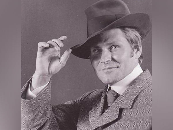 'Diamonds Are Forever' actor Bruce Glover passes away