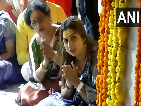 Shreya Ghoshal offers prayers at Ujjain's Mahakaleshwar temple