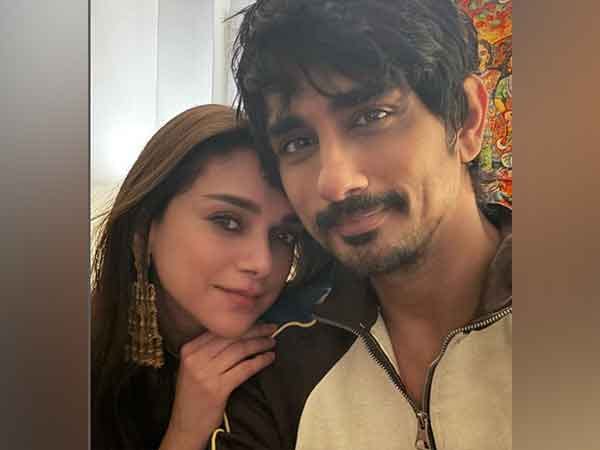 Aditi Rao Hydari shares adorable picture with Siddharth as they extend festive greetings to fans