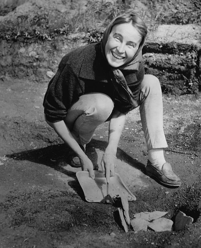 Women archaeologists