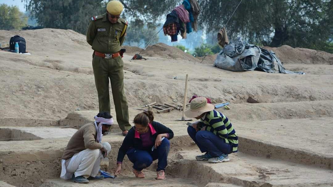 Women archaeologists