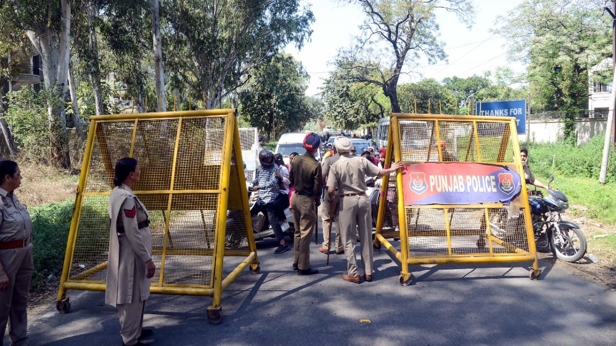 Police personnel conduct checks near Jalandhar cantonment on 20 March, 2025 | ANI