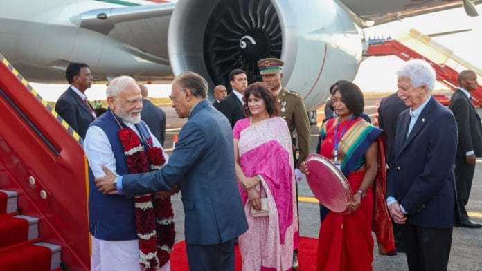 Indian PM Narendra Modi being welcomed by Mauritian Prime Minister Navinchandra Ramgoolam, Tuesday