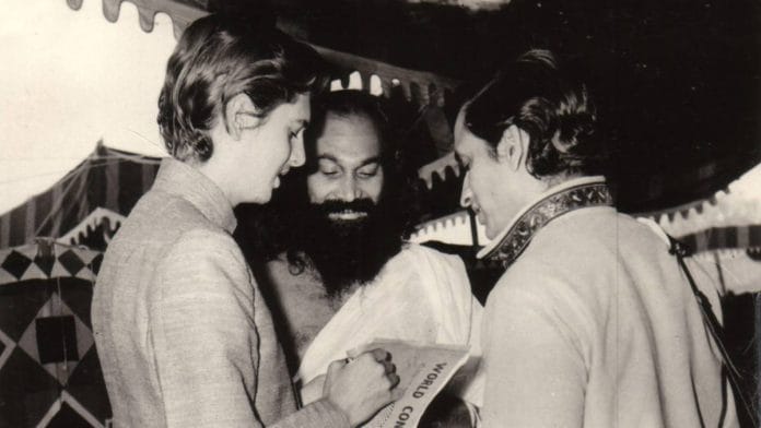 Swami Dhirendra Brahmachari (centre) | Photo: Wikipedia