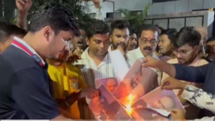 Members of Yuva Sena (youth wing of Shiv Sena) staged a protest against comedian Kunal Kamra and burnt his photographs outside Wagle Estate Police Station | ANI