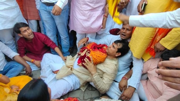 BJP MLA Nand Kishor Gurjar and his supporters during an altercation with the police in Ghaziabad Thursday | X: @nkgurjar4bjp
