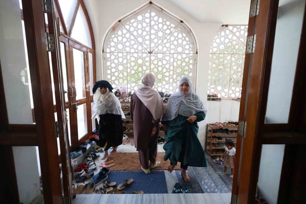 Women in a delhi mosque