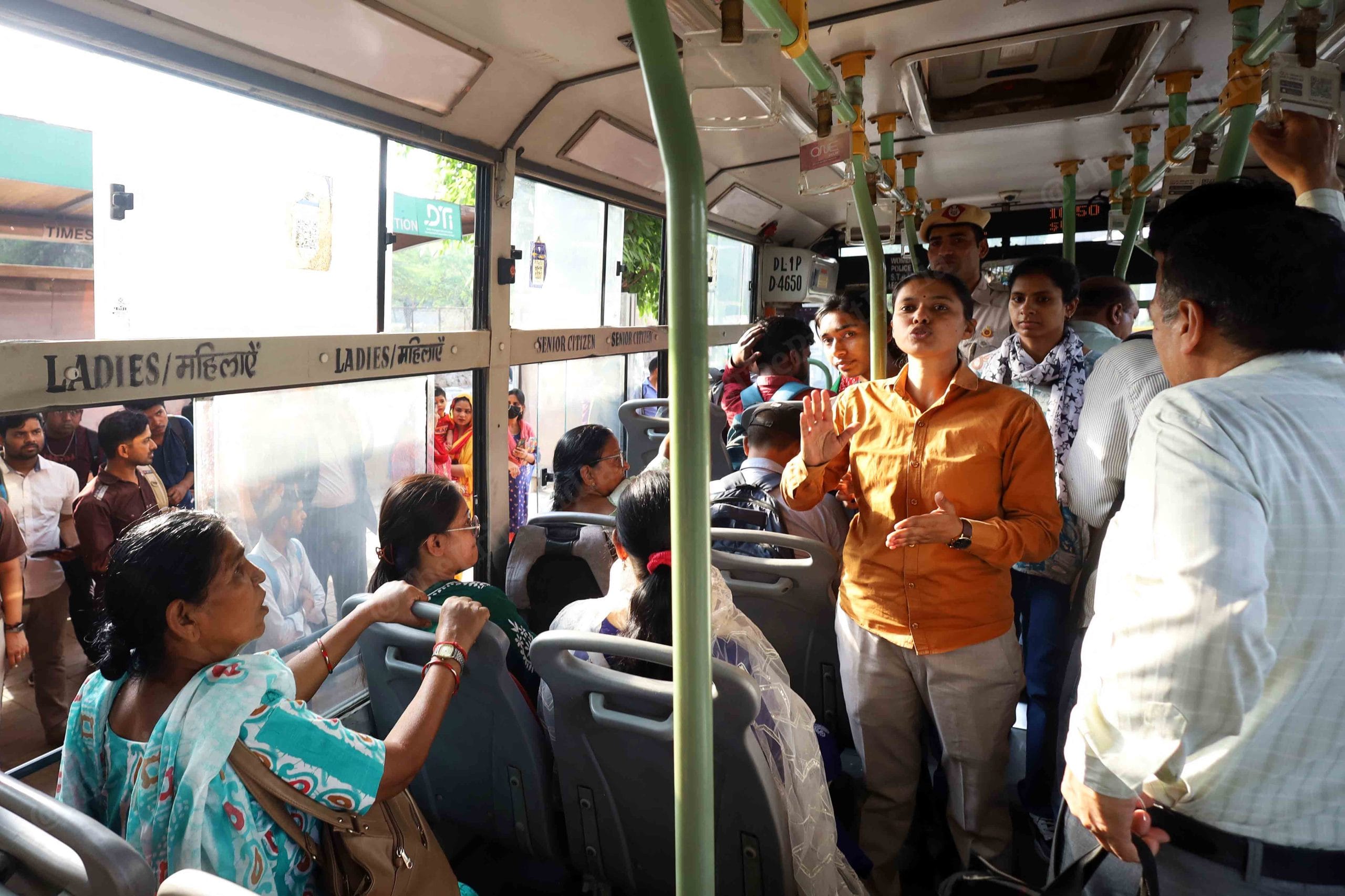 Delhi Police personnel speak to passengers. | Manisha Mondal | ThePrint