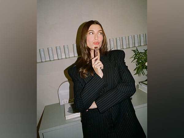  Hailey Bieber gives hair advice to new moms 