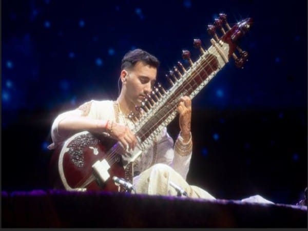 Rishab Sharma pays tribute to Pandit Ravi Shankar, plays 'Sare Jahan Se Achha Hindustan Hamara' on sitar at Delhi concert