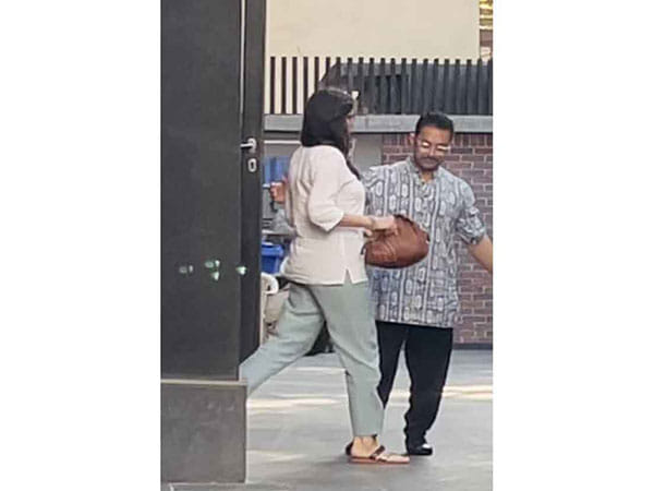 Aamir Khan, his girlfriend Gauri Spratt spotted holding hands at event in China 