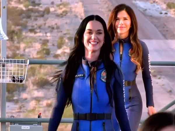 Katy Perry kisses ground after returning to Earth from space journey