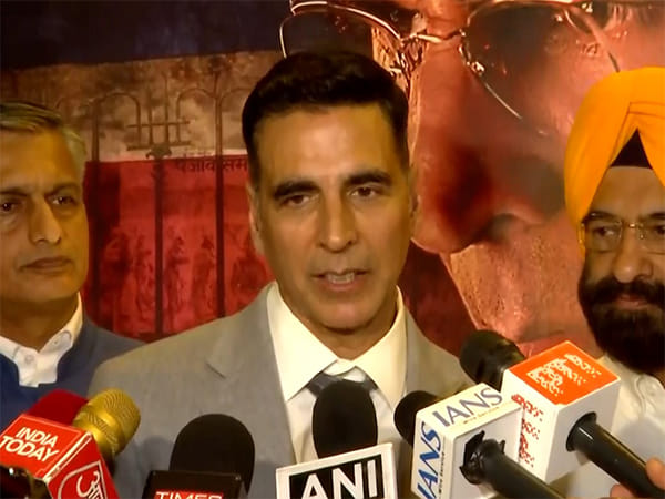 Akshay Kumar expresses gratitude to Union Minister Hardeep Singh Puri for hosting Kesari Chapter 2 screening