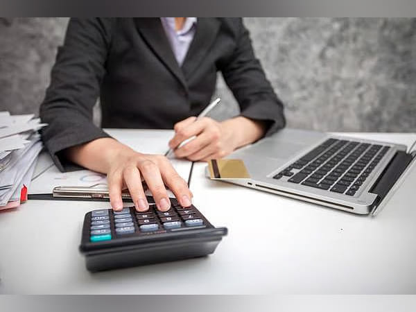 Quickly check your personal loan EMI with an easy calculator for better financial planning