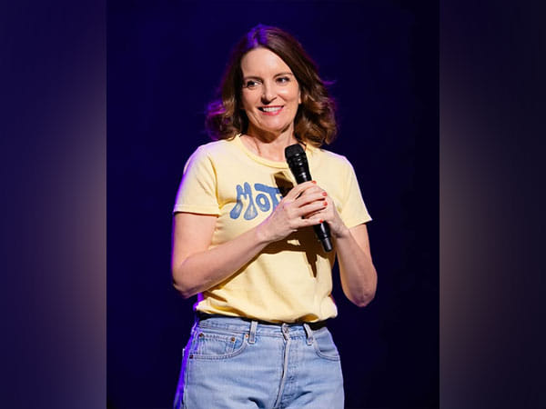 Tina Fey sets record straight on fake 'Golden Girls' remake poster