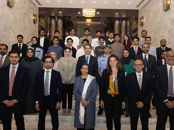 Ministry of Finance organises awareness session for Emirati students in Washington