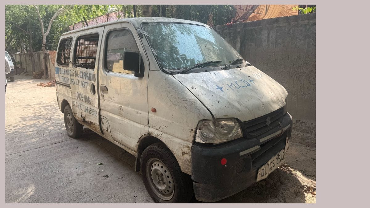 A van with a flat tyre at Usmanpur ABC centre. | Mrinalini Dhyani | ThePrint