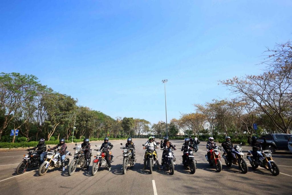 Women bikers lining up