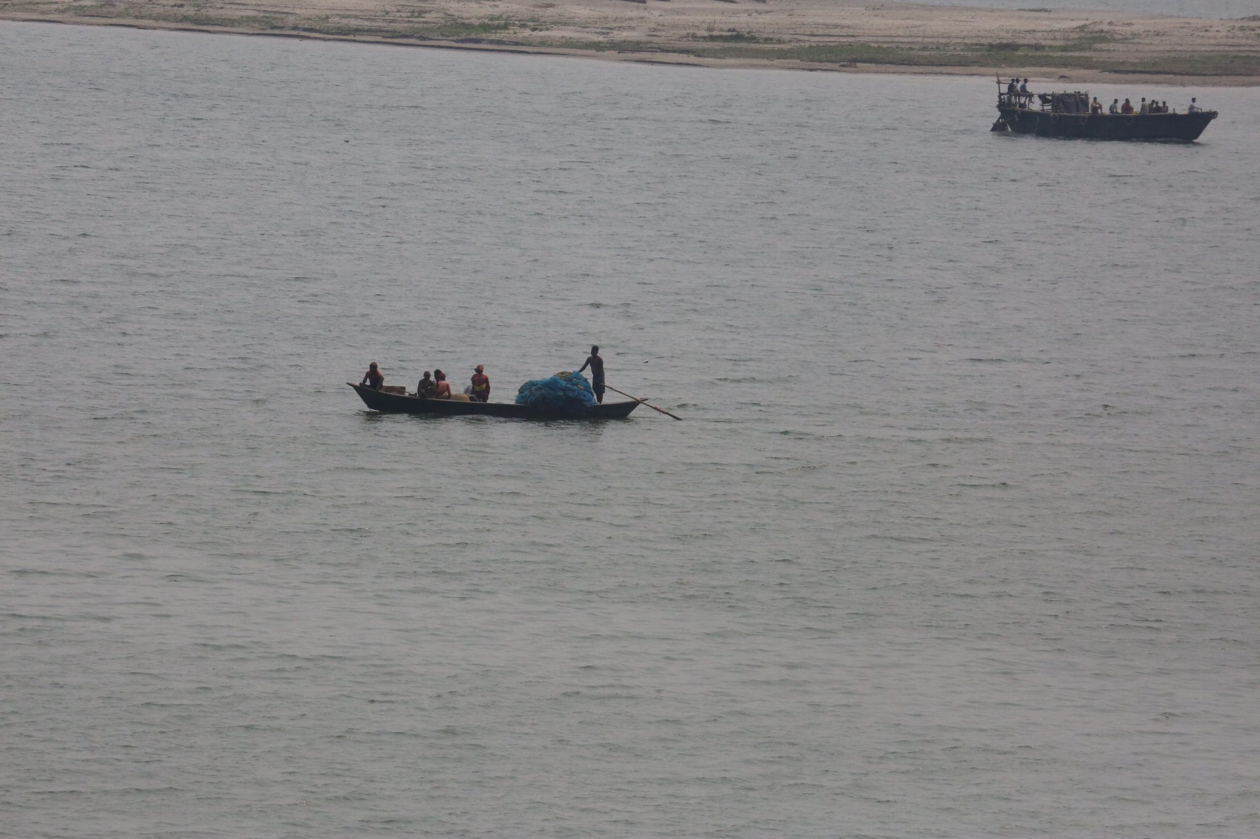 People cross the Ganga connecting Murshidabad's Betbona village with Malda | Praveen Jain | ThePrint