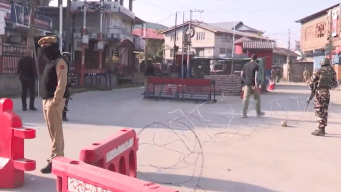 Heavy security deployed outside Srinagar Police Control Room | X/@PTI_News